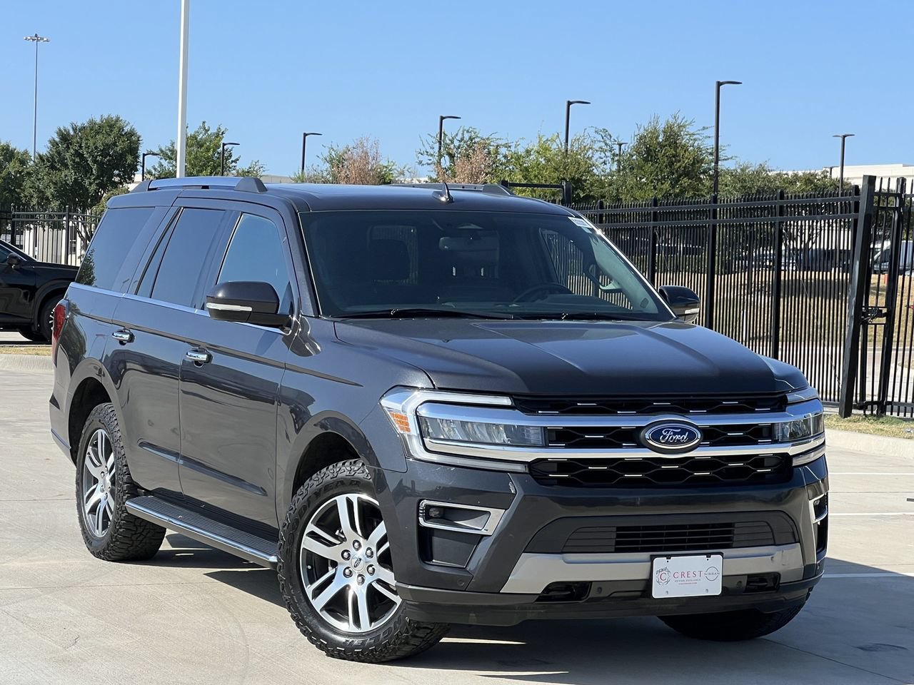 Used 2022 Ford Expedition Limited AWD/4WD image 2