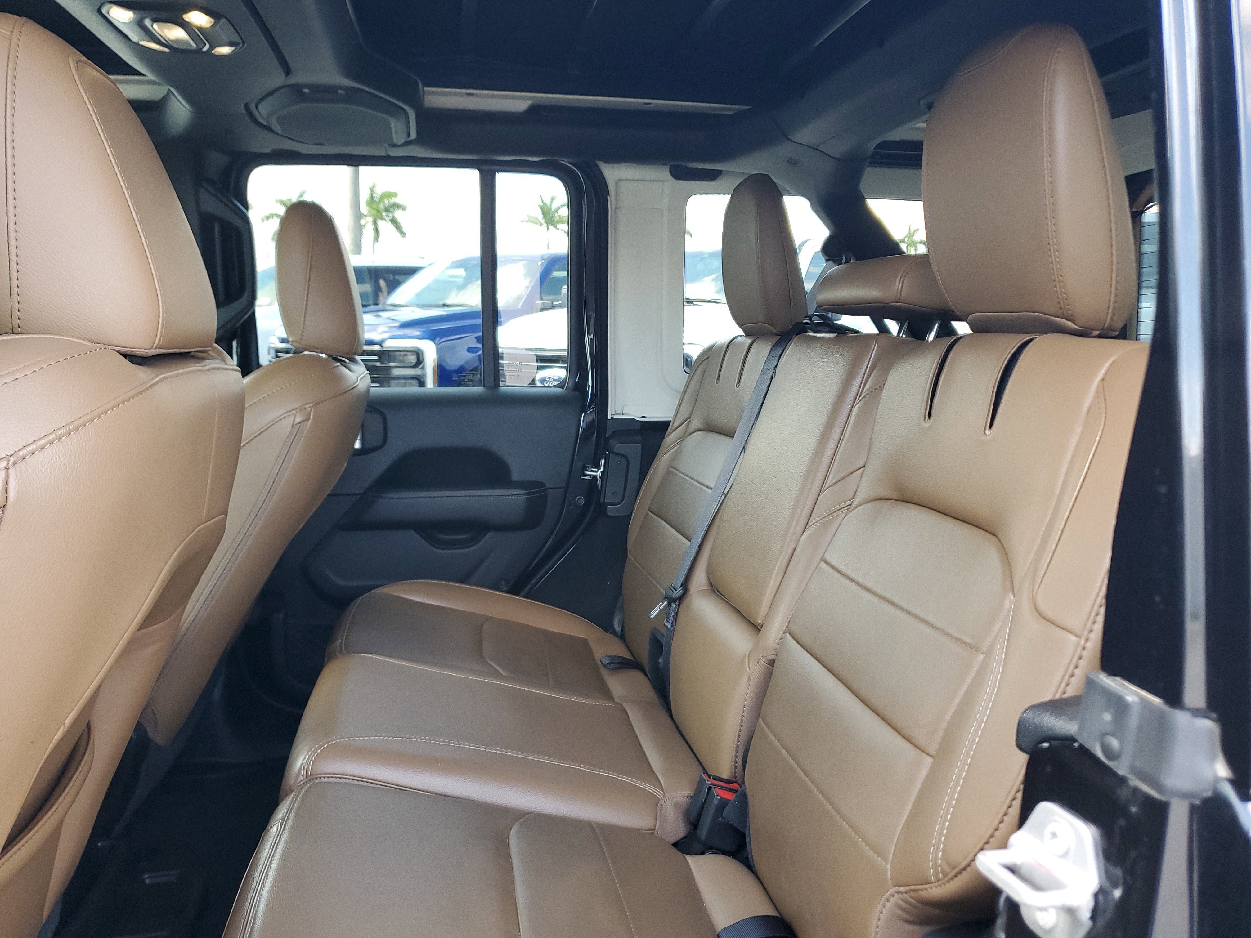 Used 2023 Jeep Wrangler Unlimited Sahara image 13