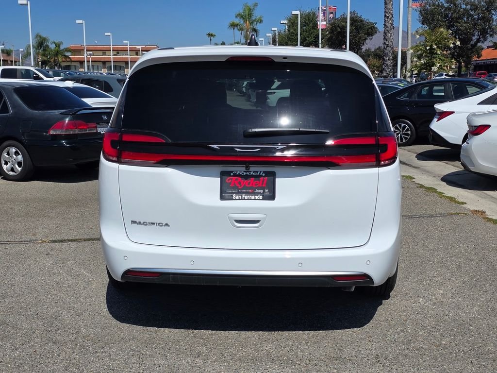 New 2027 Chrysler Pacifica Select w/ Family Tech Group FWD image 5