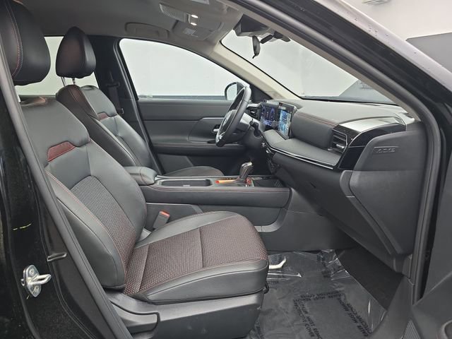 Used 2025 Nissan Kicks SR image 39