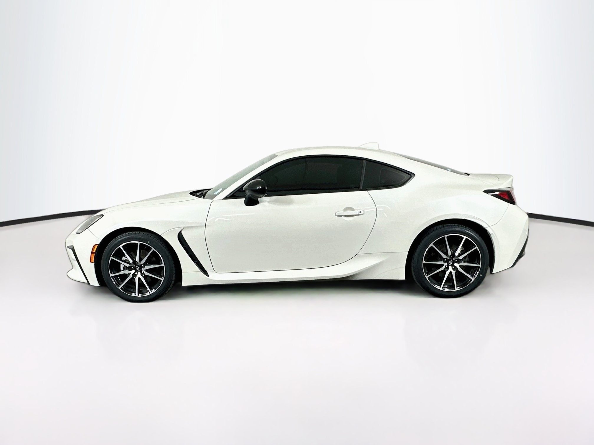 Used 2024 Toyota GR86 RWD image 4