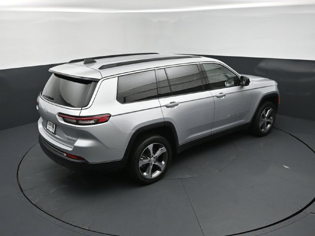 Used 2025 Jeep Grand Cherokee L Limited AWD/4WD image 14