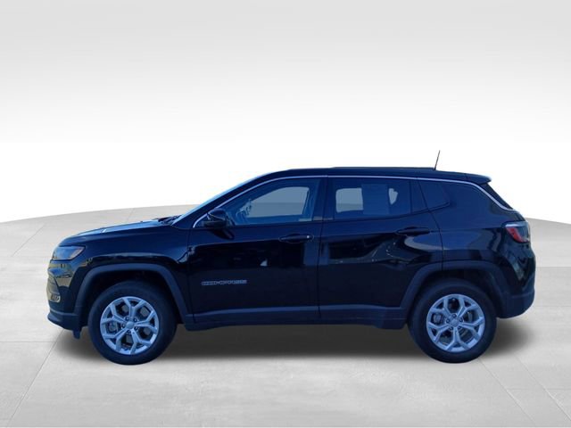 Used 2024 Jeep Compass Sport image 2