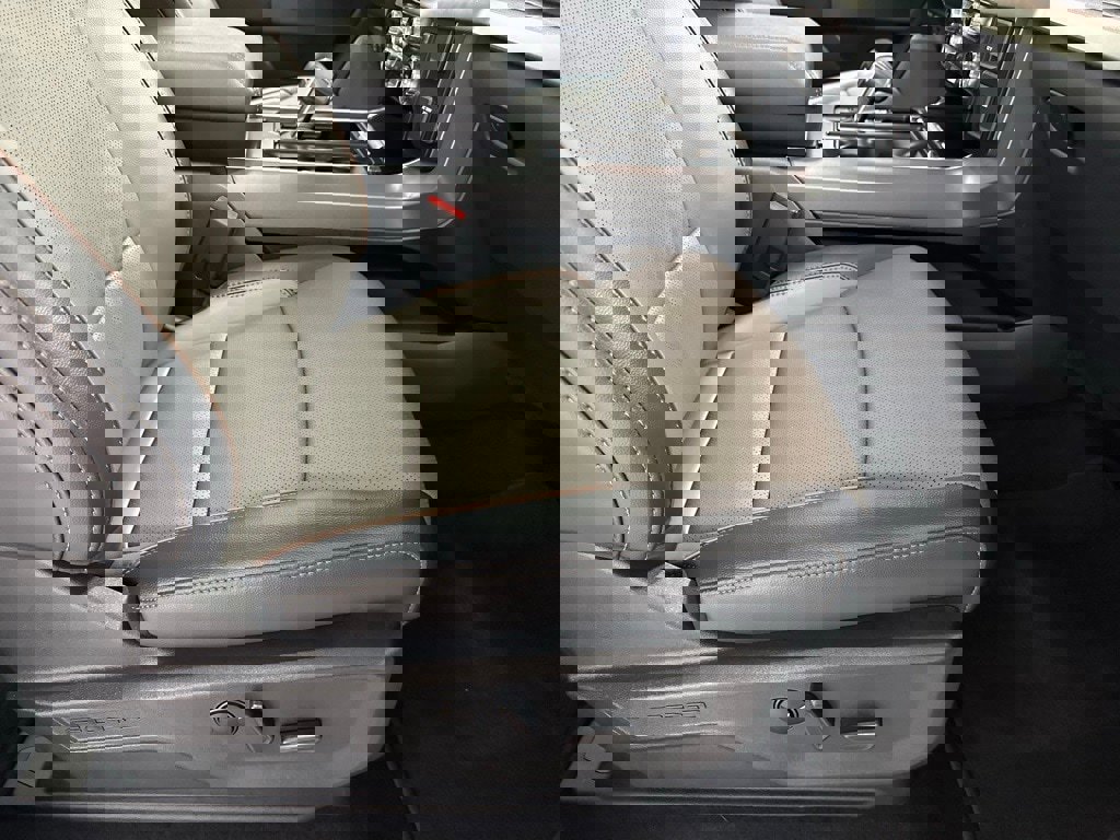 Used 2025 Ford F150 Lariat w/ Equipment Group 501A Mid image 59