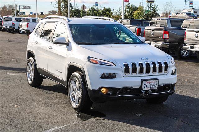 Used 2017 Jeep Cherokee Limited w/ Luxury Group image 5