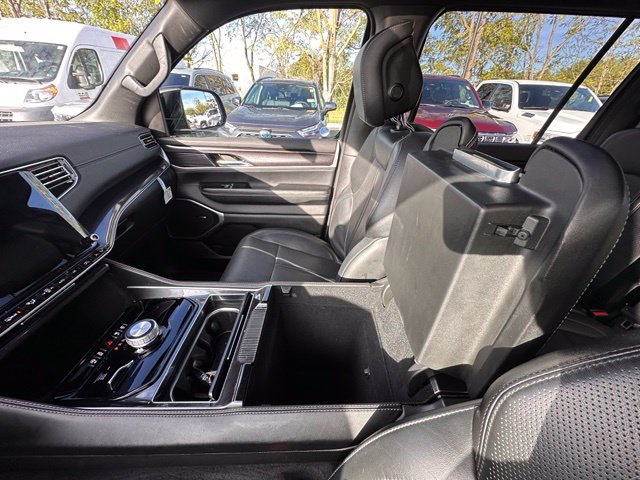Used 2024 Jeep Wagoneer 4WD w/ Premium Group I image 27