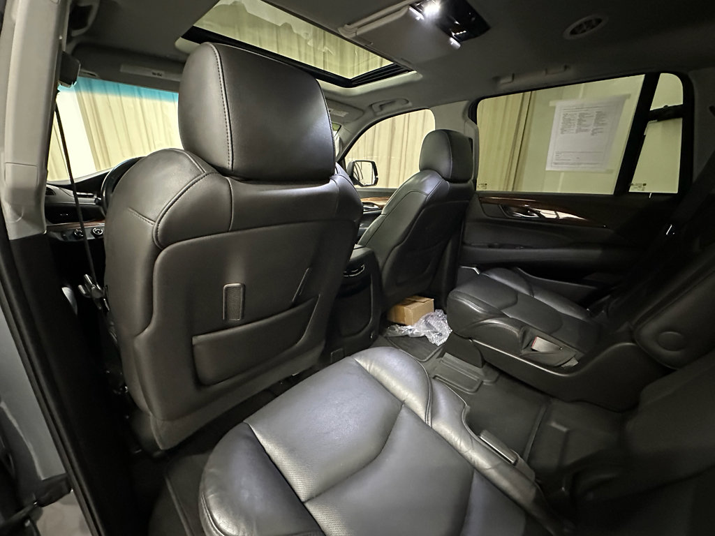 Used 2020 Cadillac Escalade Luxury image 28