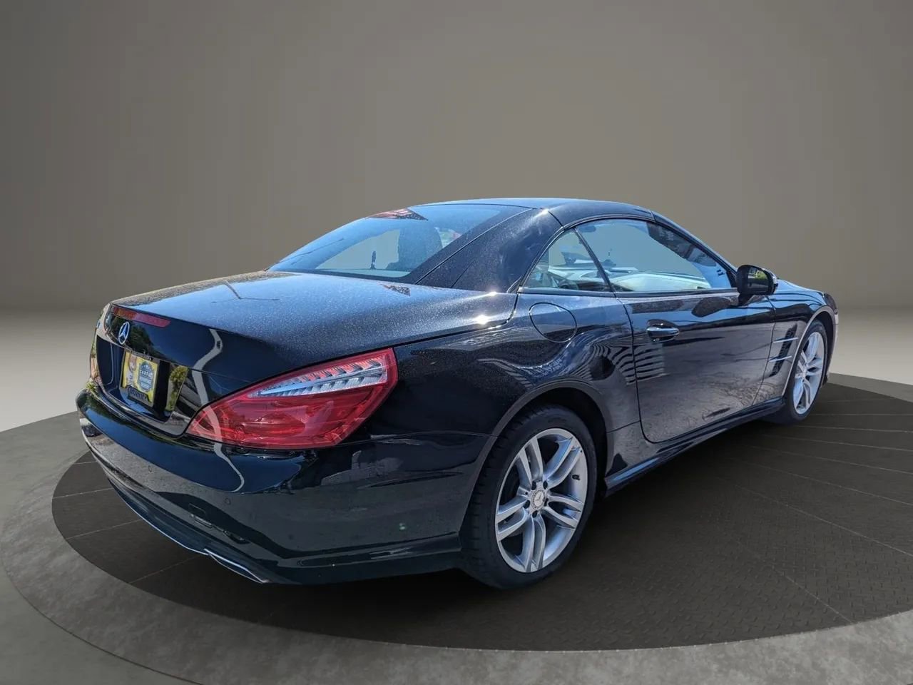Used 2014 Mercedes-Benz SL 550 image 2