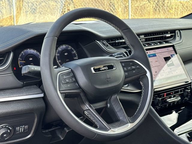 Used 2024 Jeep Grand Cherokee Limited w/ Black Appearance Package image 35