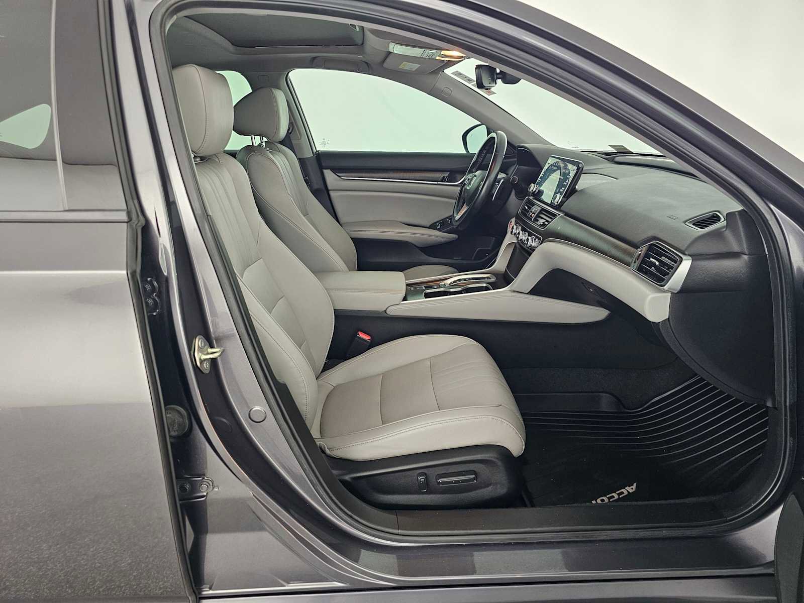 Used 2019 Honda Accord Touring image 10