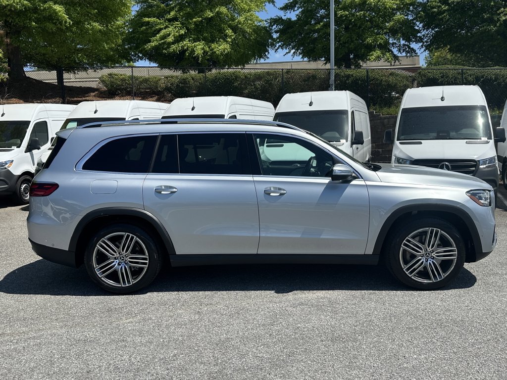 Used 2025 Mercedes-Benz GLS 450 4MATIC image 9