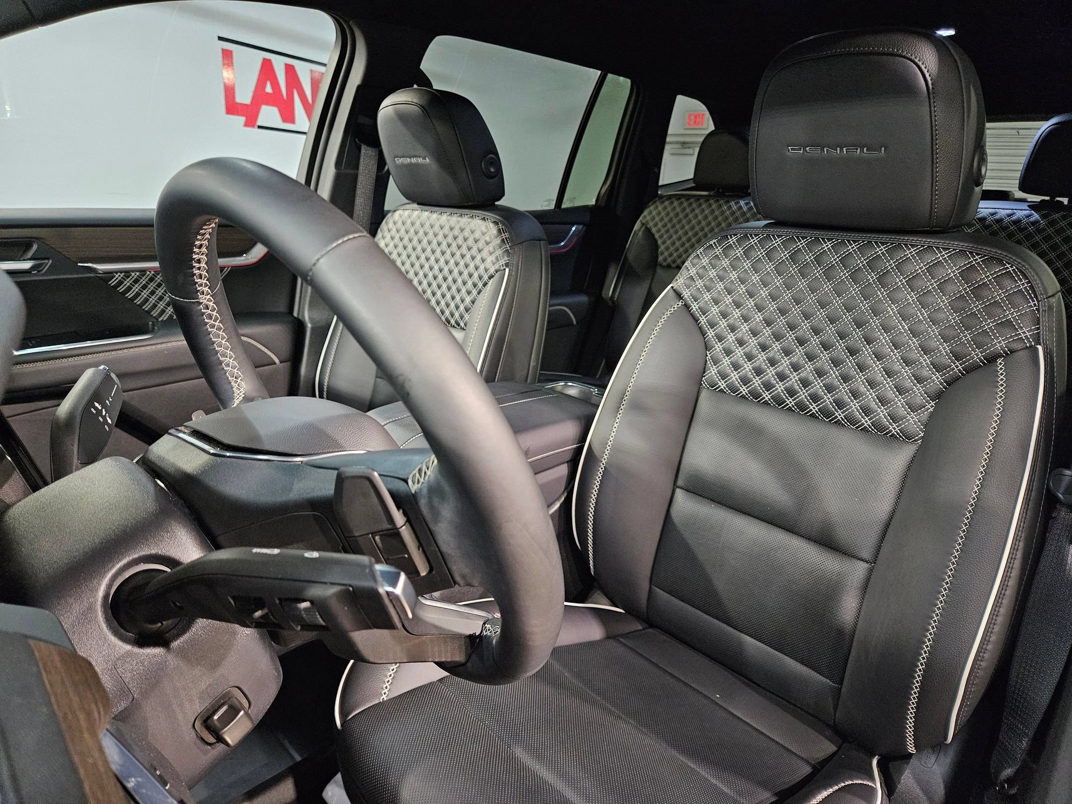 Used 2024 GMC Acadia Denali AWD/4WD image 25