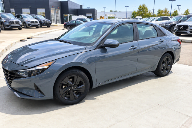 Used 2021 Hyundai Elantra SEL FWD image 1