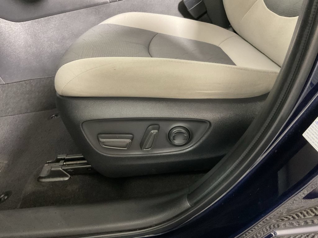 Used 2022 Toyota RAV4 XLE AWD/4WD image 21