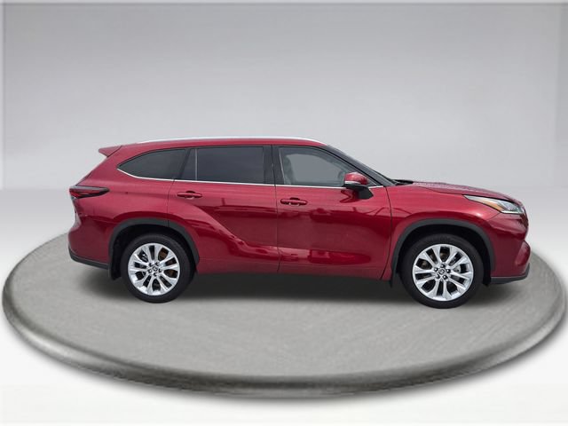 Used 2025 Toyota Highlander Limited FWD image 10