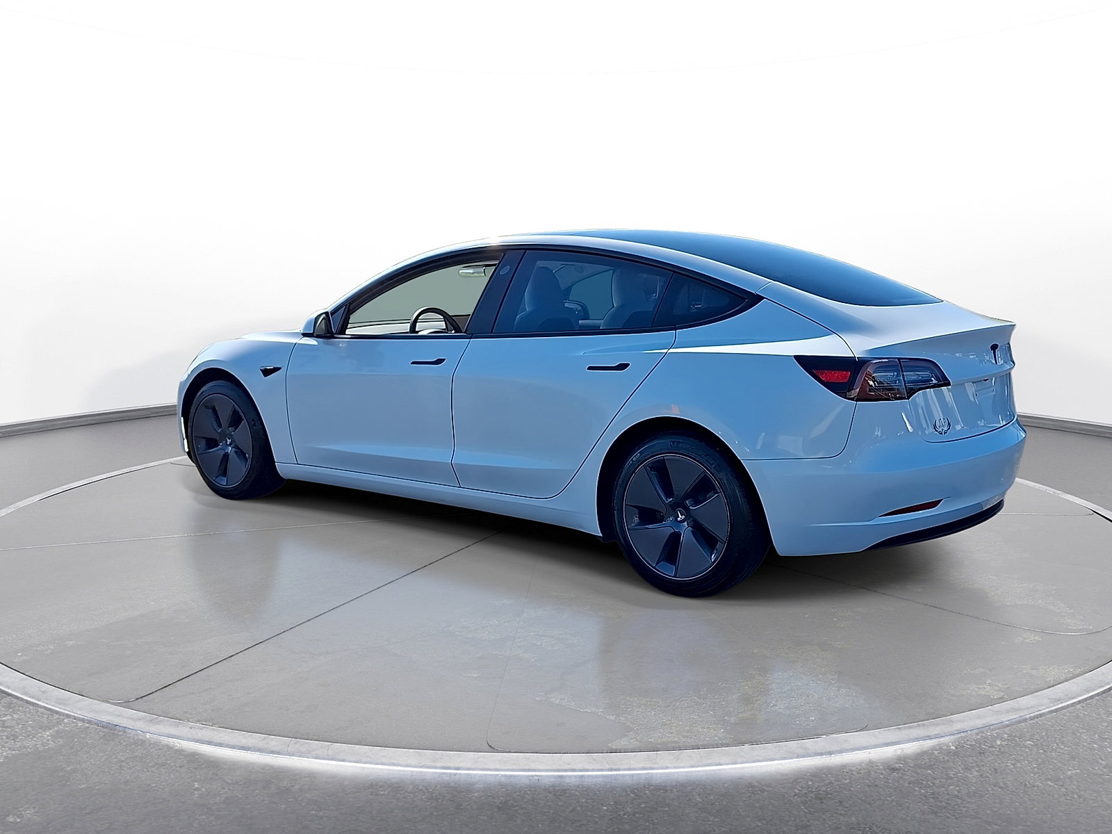 Used 2023 Tesla Model 3 Standard Range image 6
