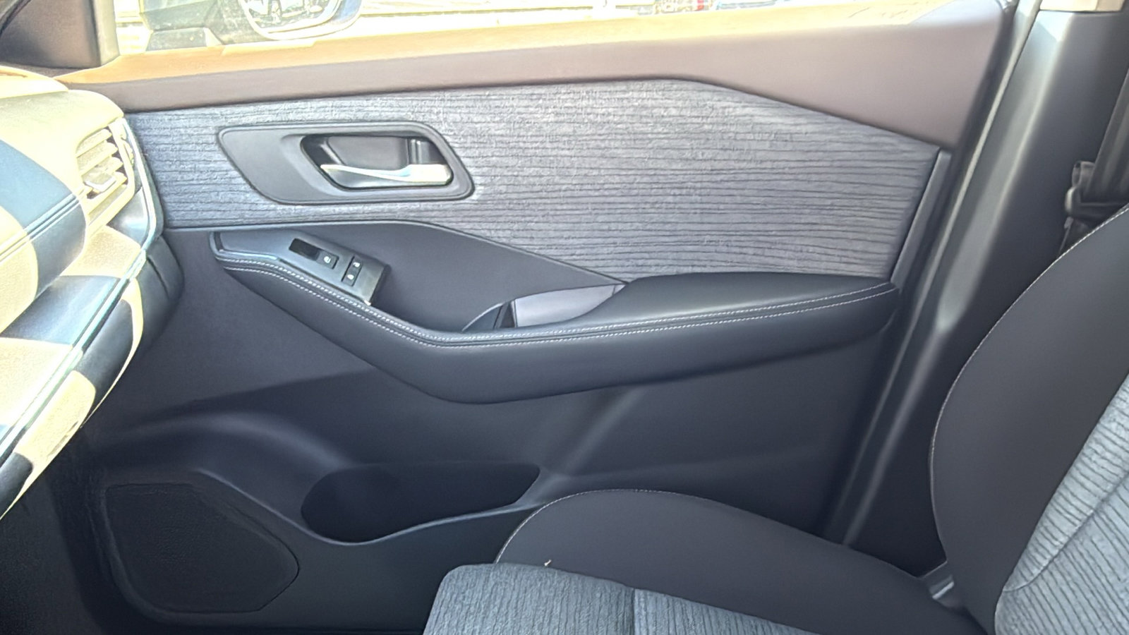 Certified 2023 Nissan Rogue SV image 18