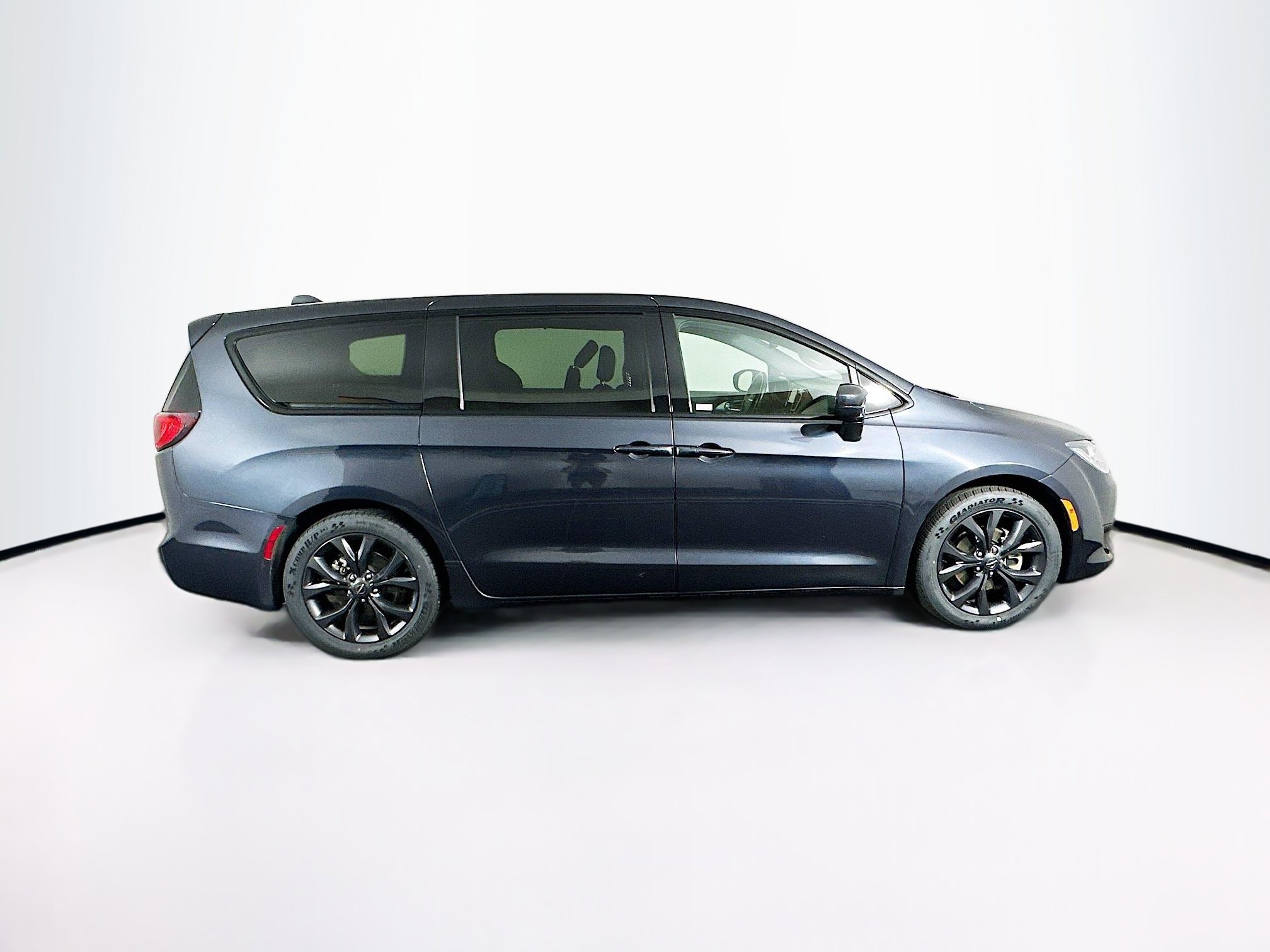 Used 2020 Chrysler Pacifica Touring w/ S Appearance Package FWD image 10