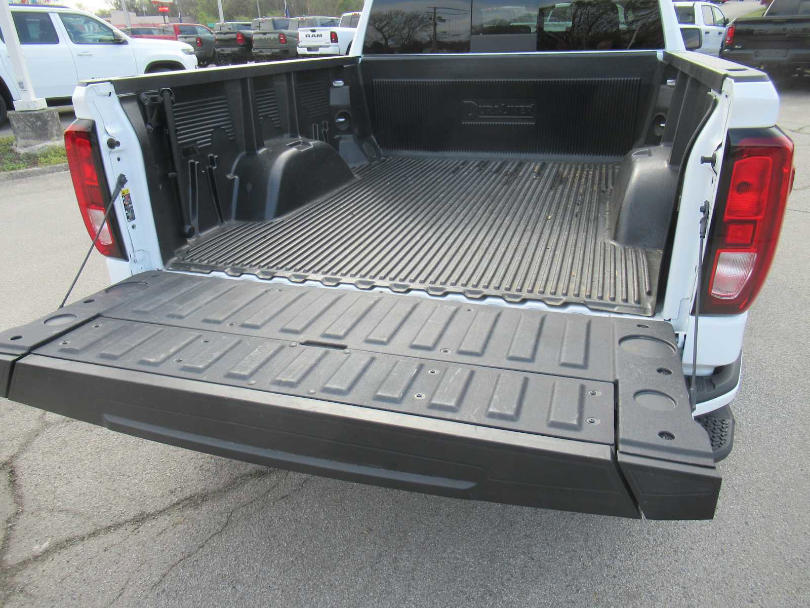 Used 2024 GMC Sierra 1500 Elevation w/ Preferred Package image 6