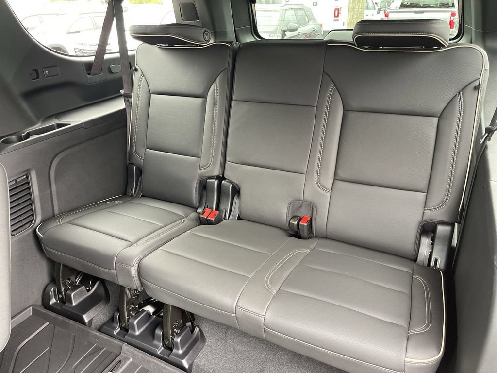 New 2026 Chevrolet Suburban Premier w/ Sun And Tow Package AWD/4WD image 24