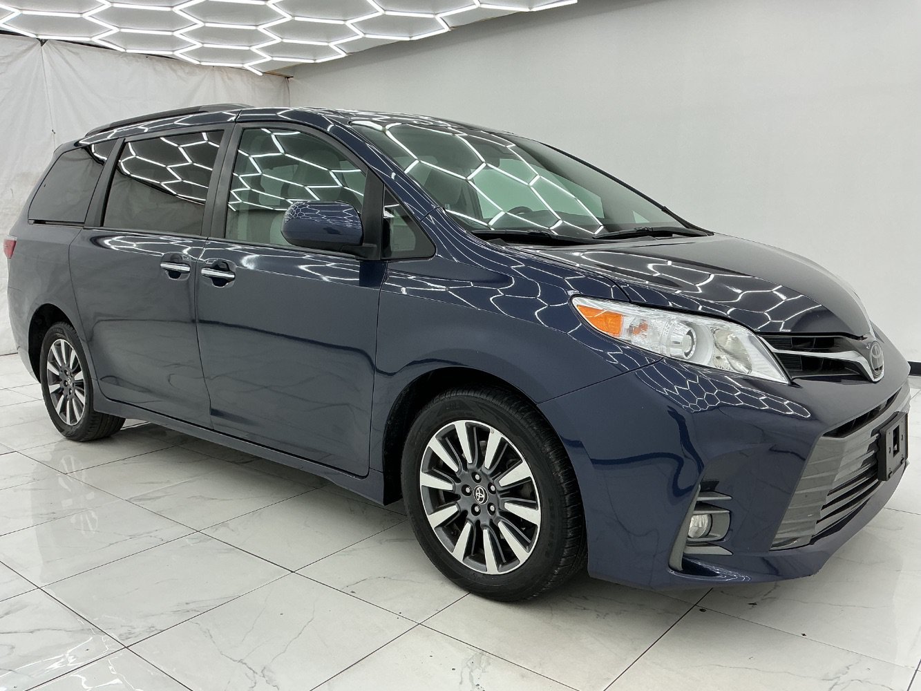 Used 2020 Toyota Sienna XLE AWD/4WD image 7