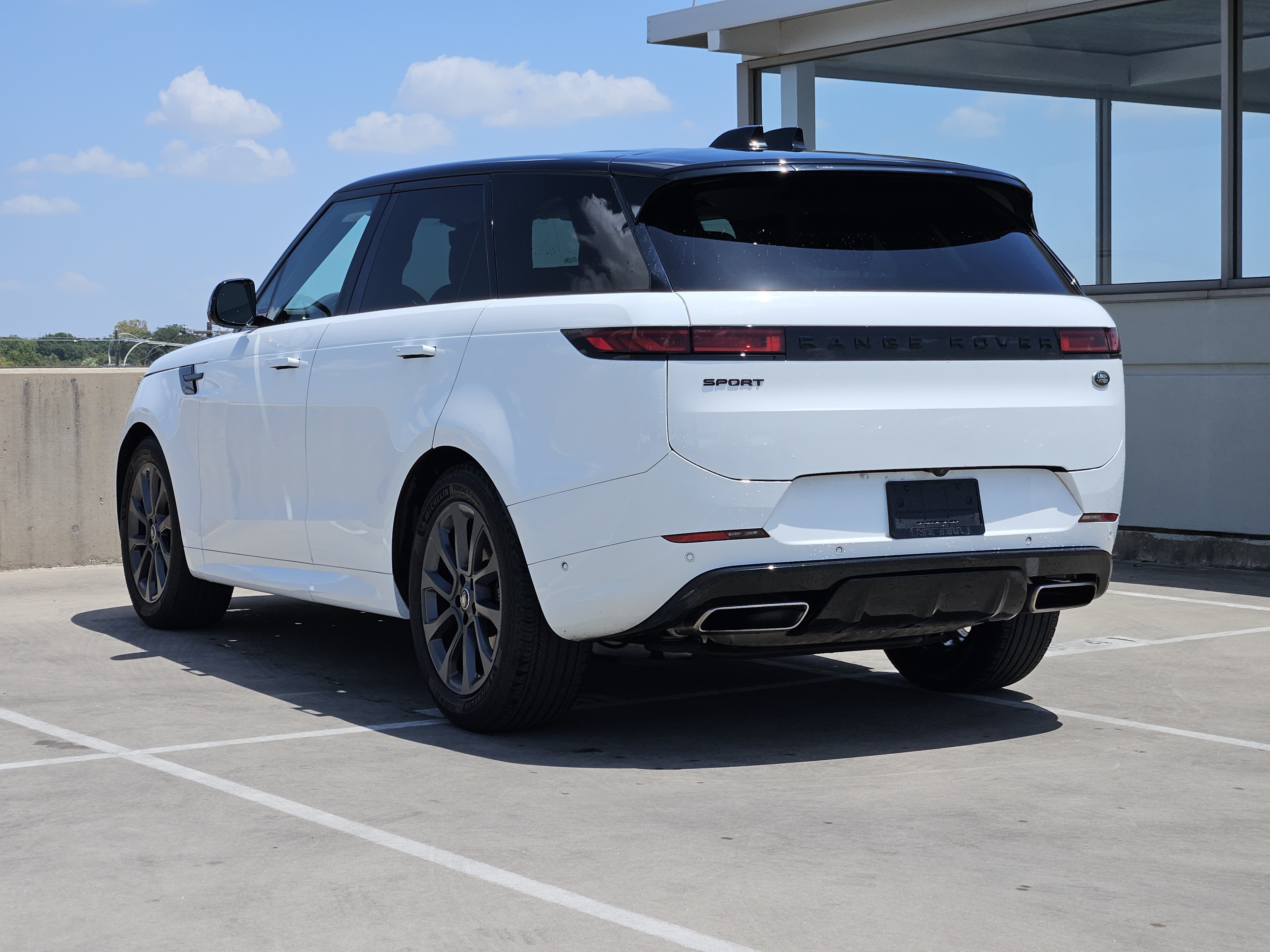 Used 2023 Land Rover Range Rover Sport SE Dynamic AWD/4WD image 3