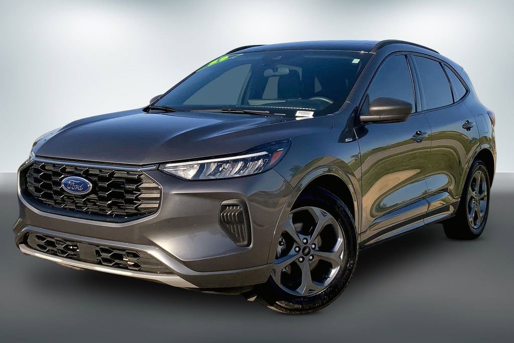Used 2023 Ford Escape ST-Line w/ Tech Pack #1 FWD image 2