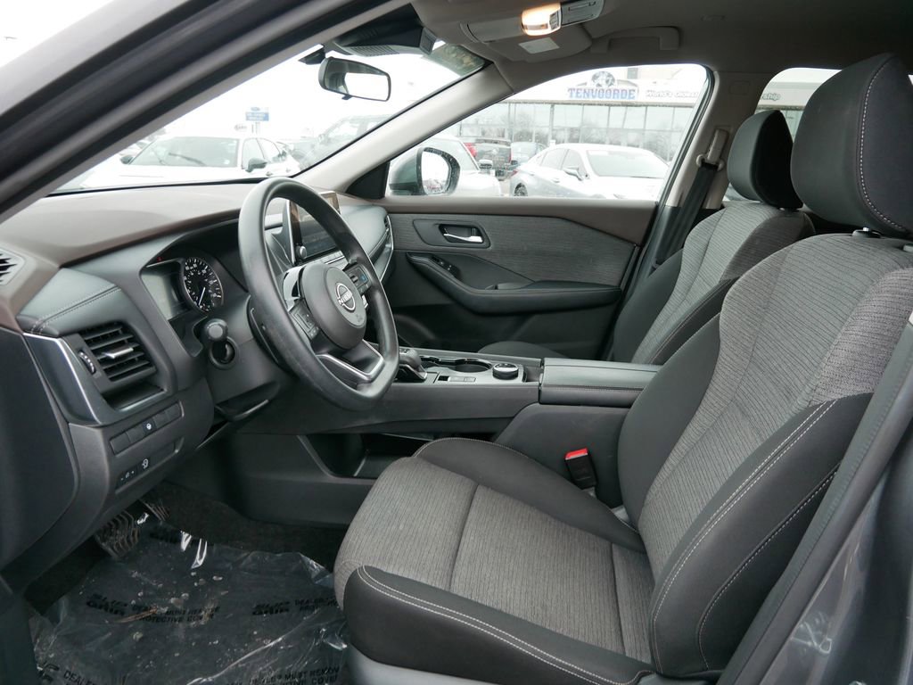 Used 2023 Nissan Rogue SV image 7