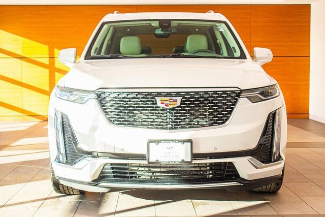 Used 2022 Cadillac XT6 Premium Luxury image 2