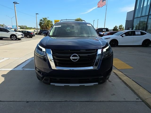 Used 2025 Nissan Pathfinder Platinum w/ Cargo Package image 9