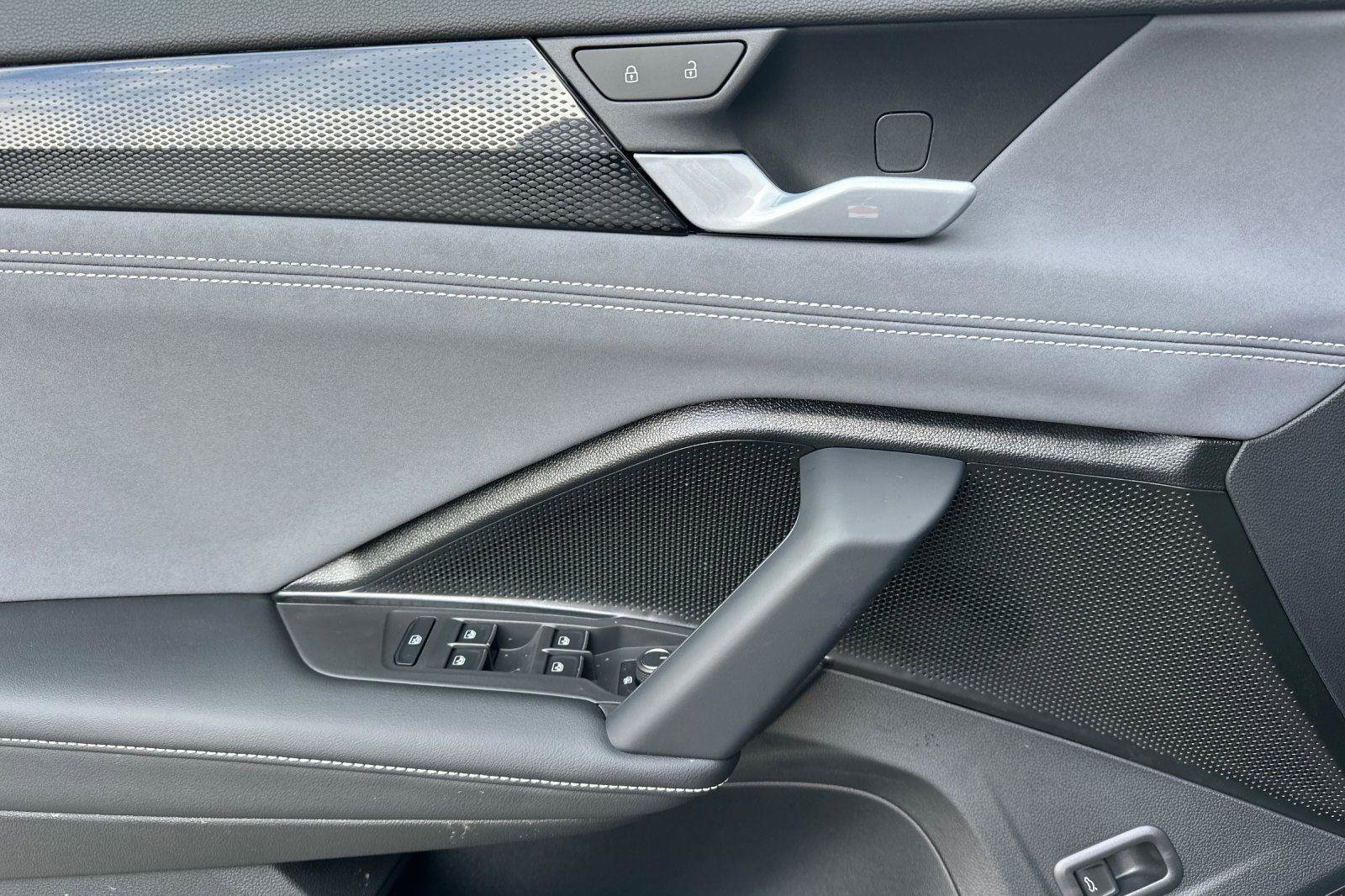 New 2026 Volkswagen Tiguan SE image 10