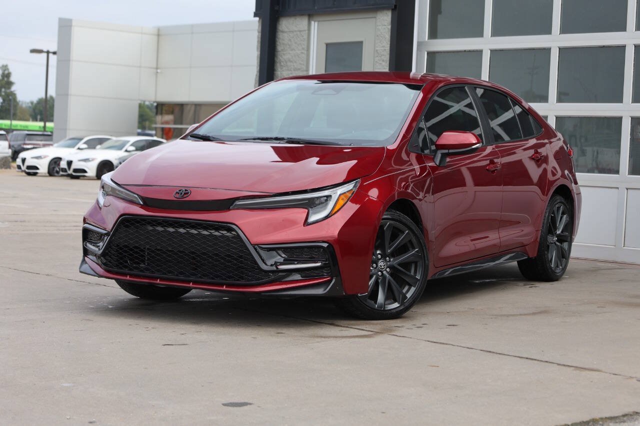 Used 2023 Toyota Corolla SE FWD image 3