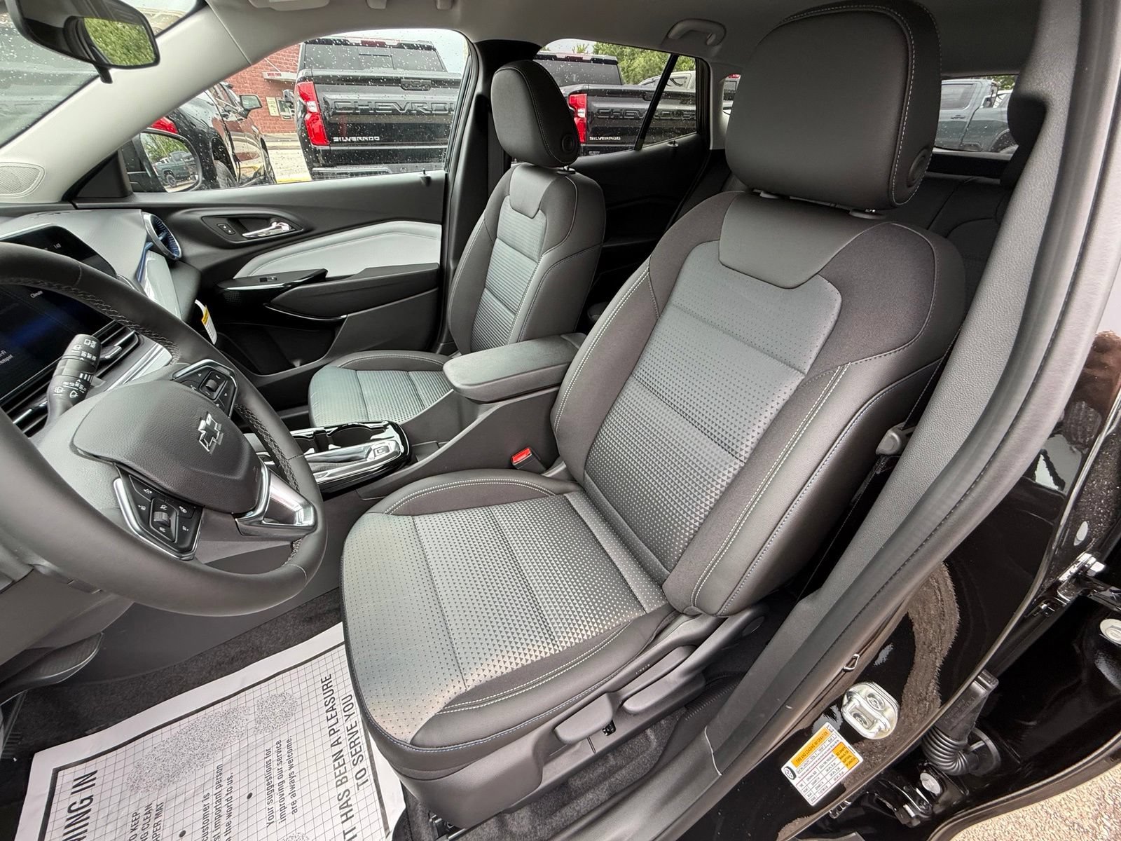 New 2026 Chevrolet Trax LT w/ Midnight Edition FWD image 13