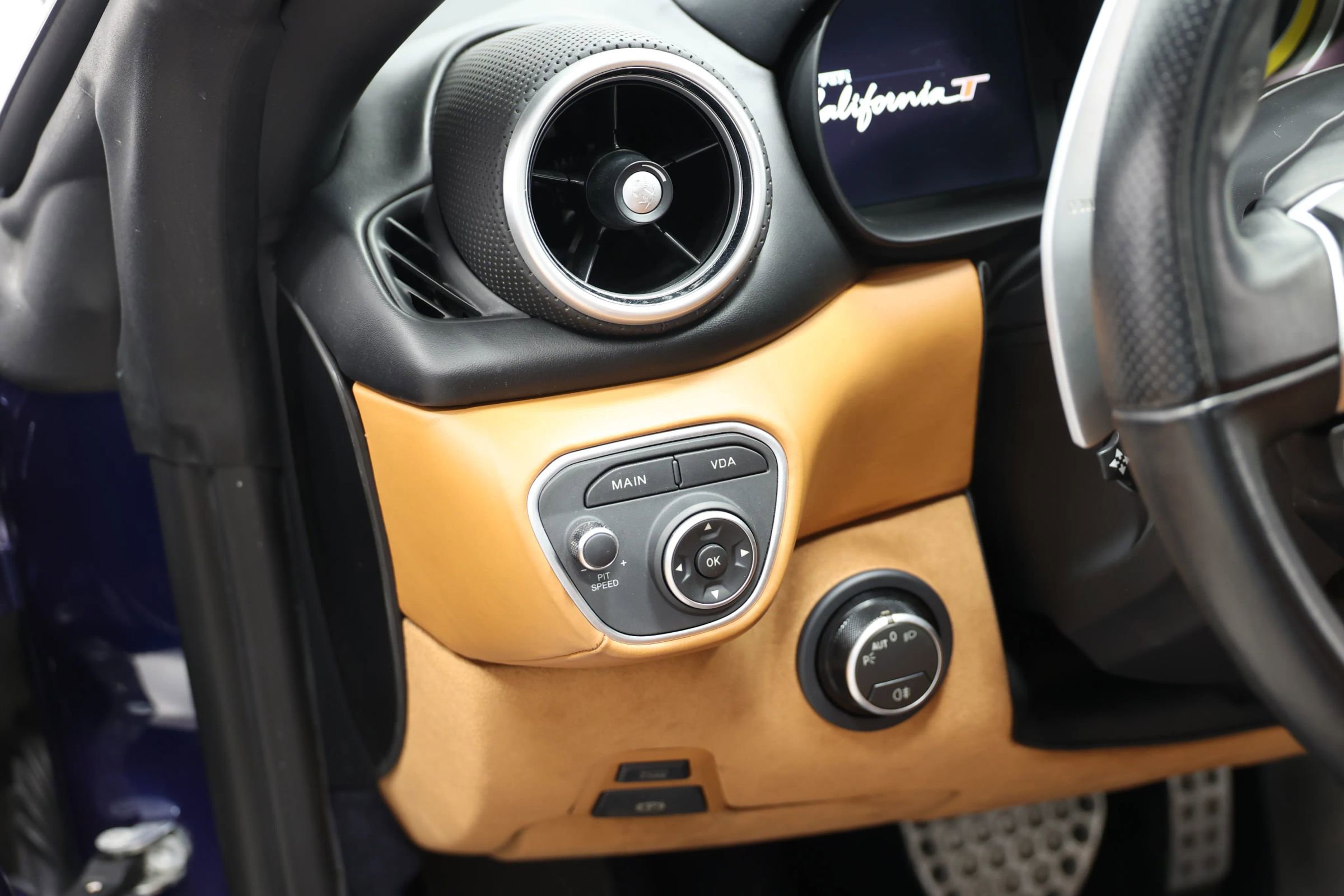 Used 2017 Ferrari California T image 27