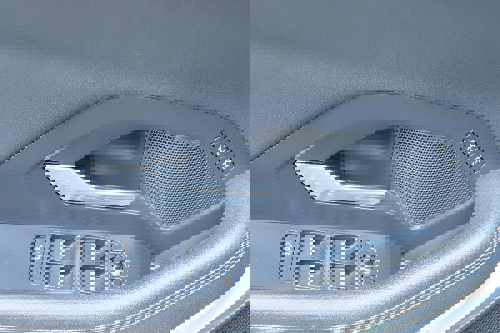 Used 2019 Jaguar E-PACE R-Dynamic S image 25