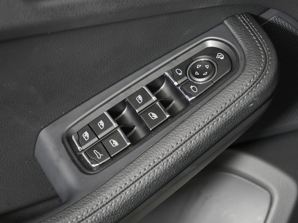 Used 2026 Porsche Macan S AWD/4WD image 18