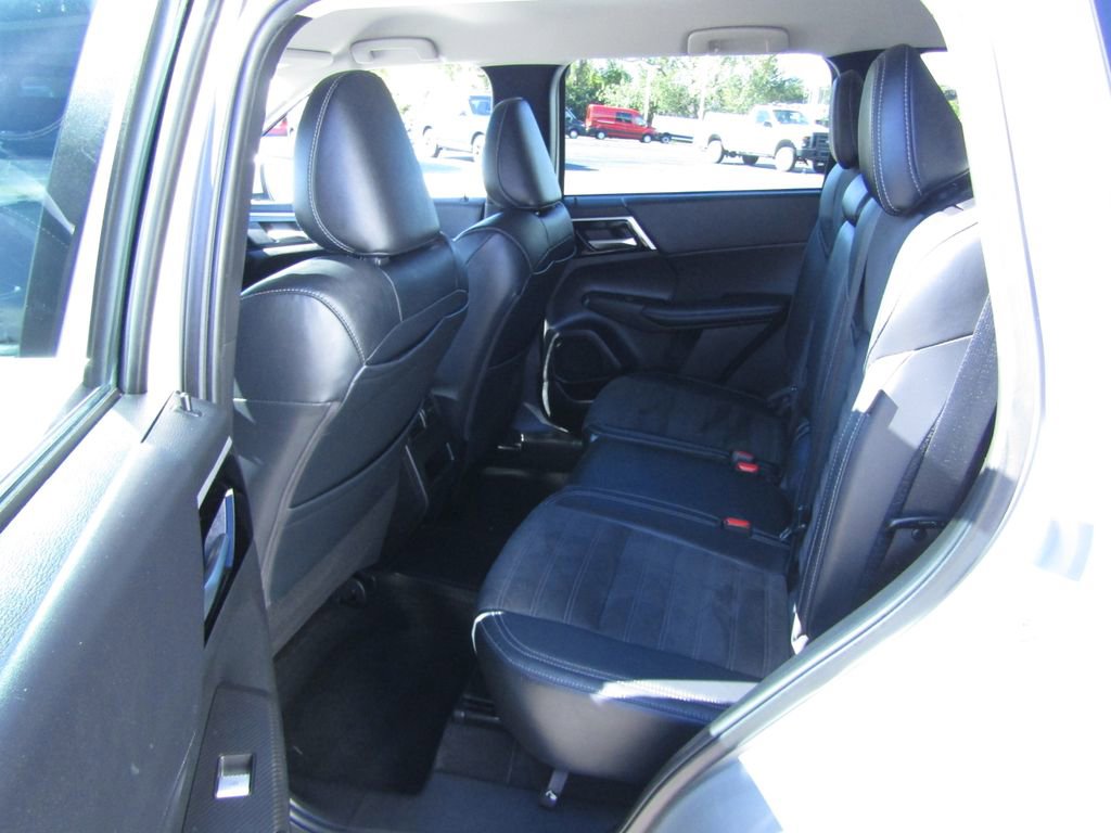Used 2023 Mitsubishi Outlander SE image 29