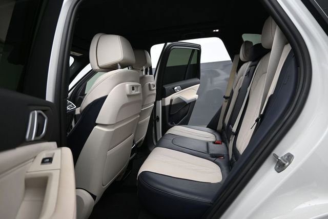 Used 2021 BMW X5 xDrive40i w/ M Sport Package AWD/4WD image 17