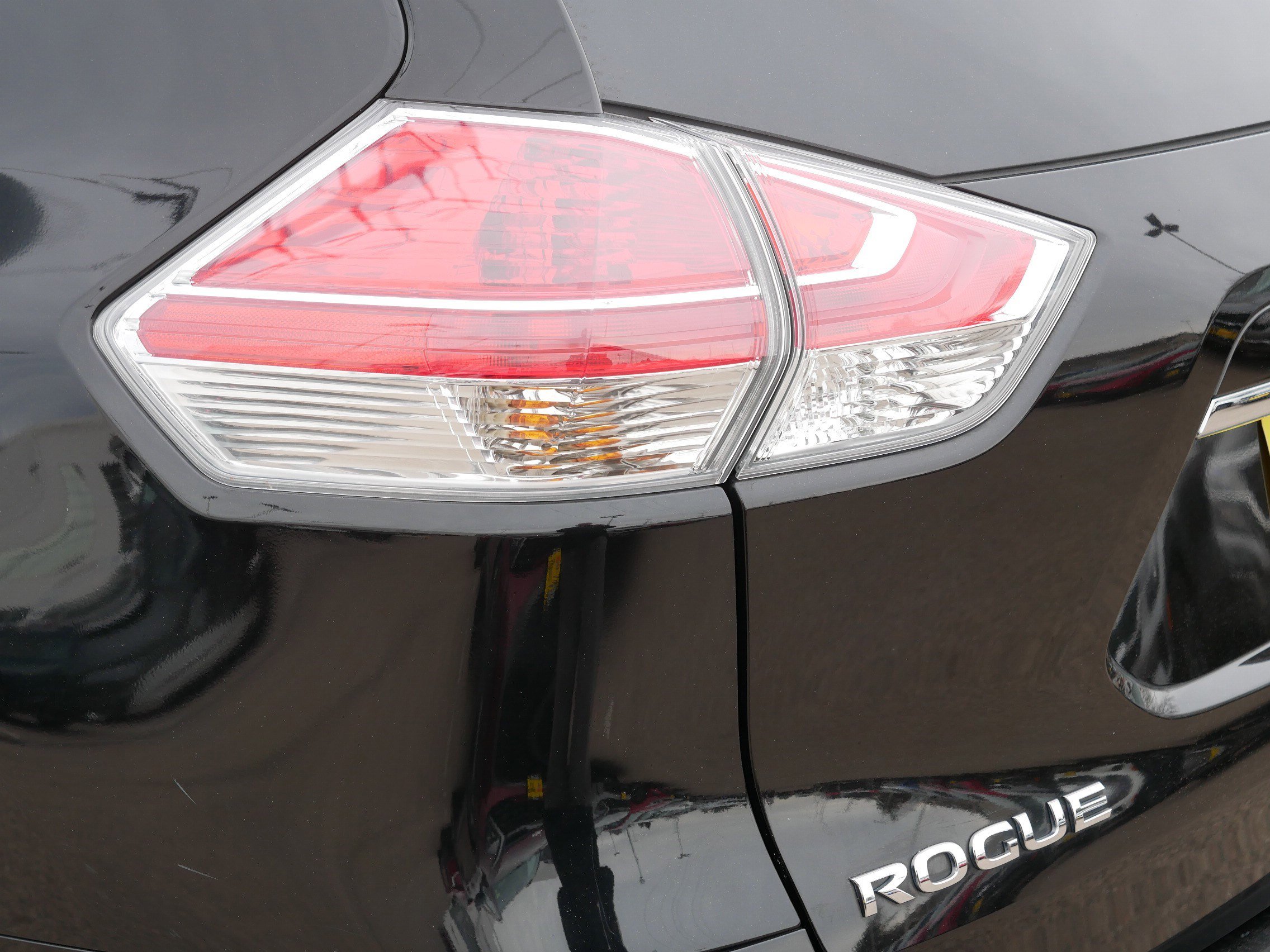 Used 2016 Nissan Rogue SV w/ SV Premium Package image 17