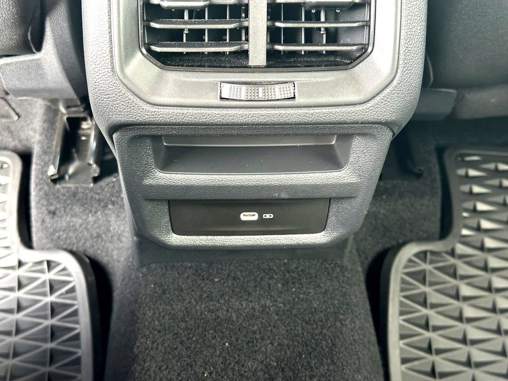Used 2025 Volkswagen Taos SE FWD image 27