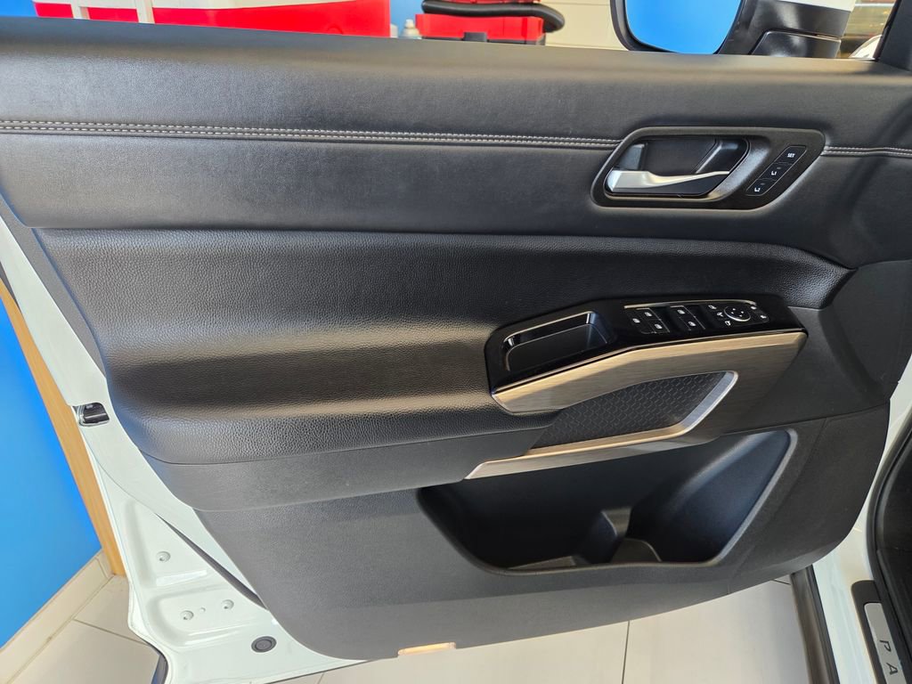 Used 2022 Nissan Pathfinder Platinum w/ Cargo Package image 14