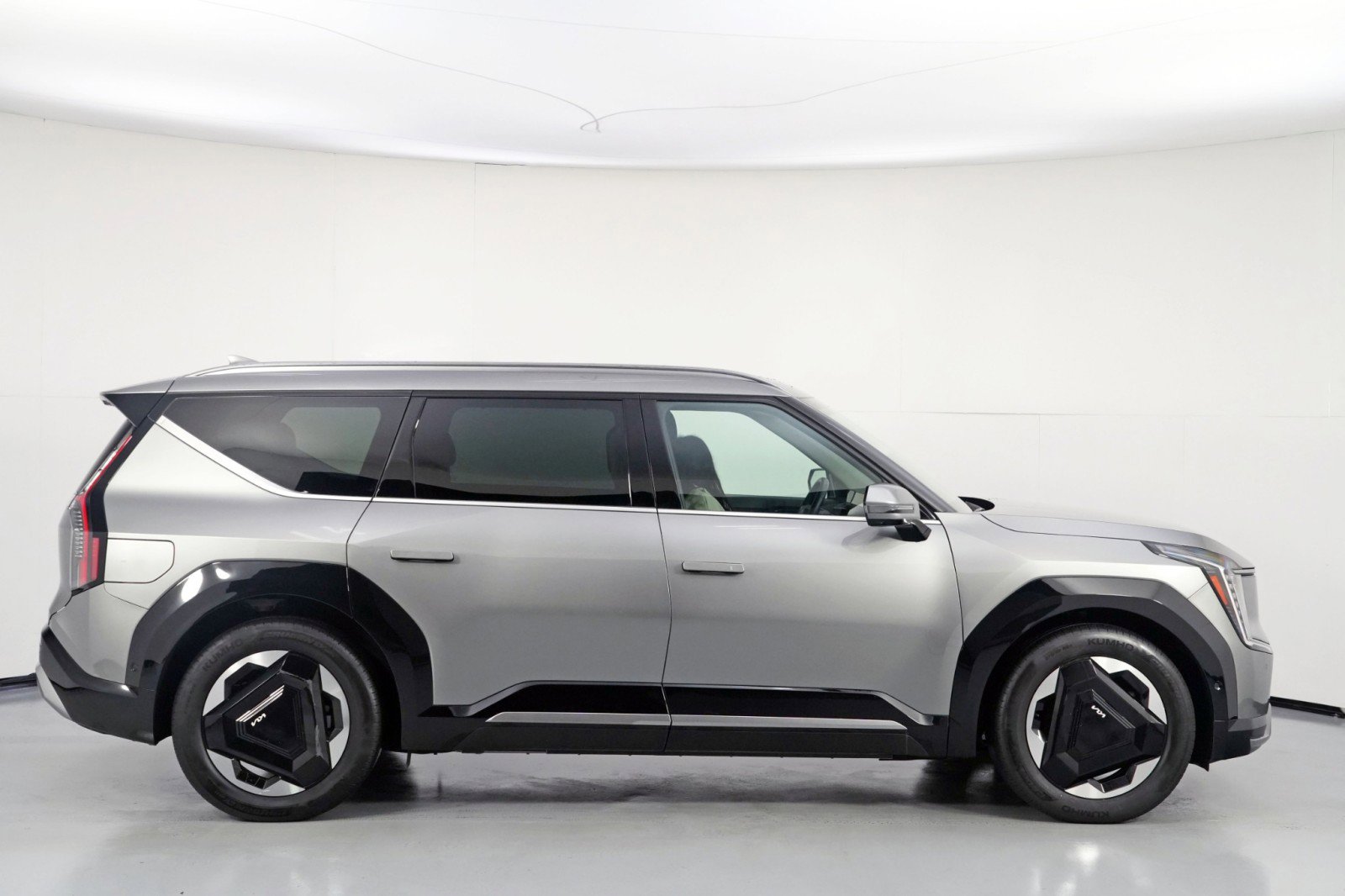 Used 2024 Kia EV9 Land image 64