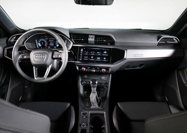 New 2025 Audi Q3 2.0T Premium image 9
