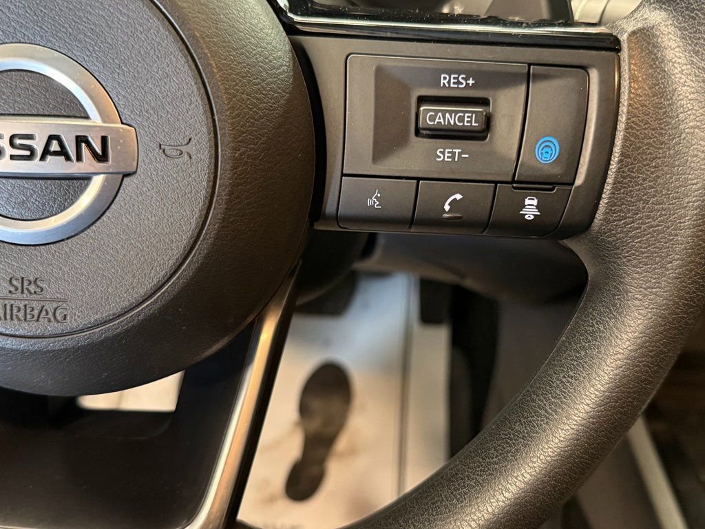 Used 2021 Nissan Rogue SV image 11