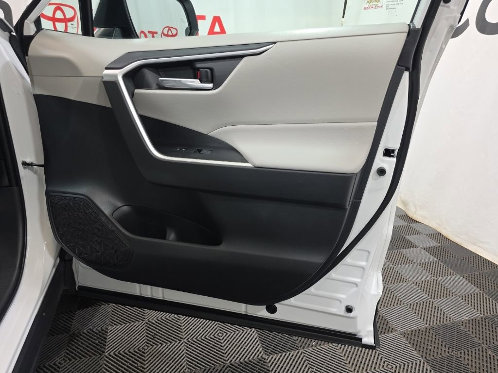 Used 2025 Toyota RAV4 XLE Premium image 10