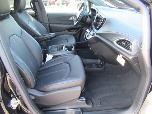 New 2027 Chrysler Pacifica Select FWD image 9