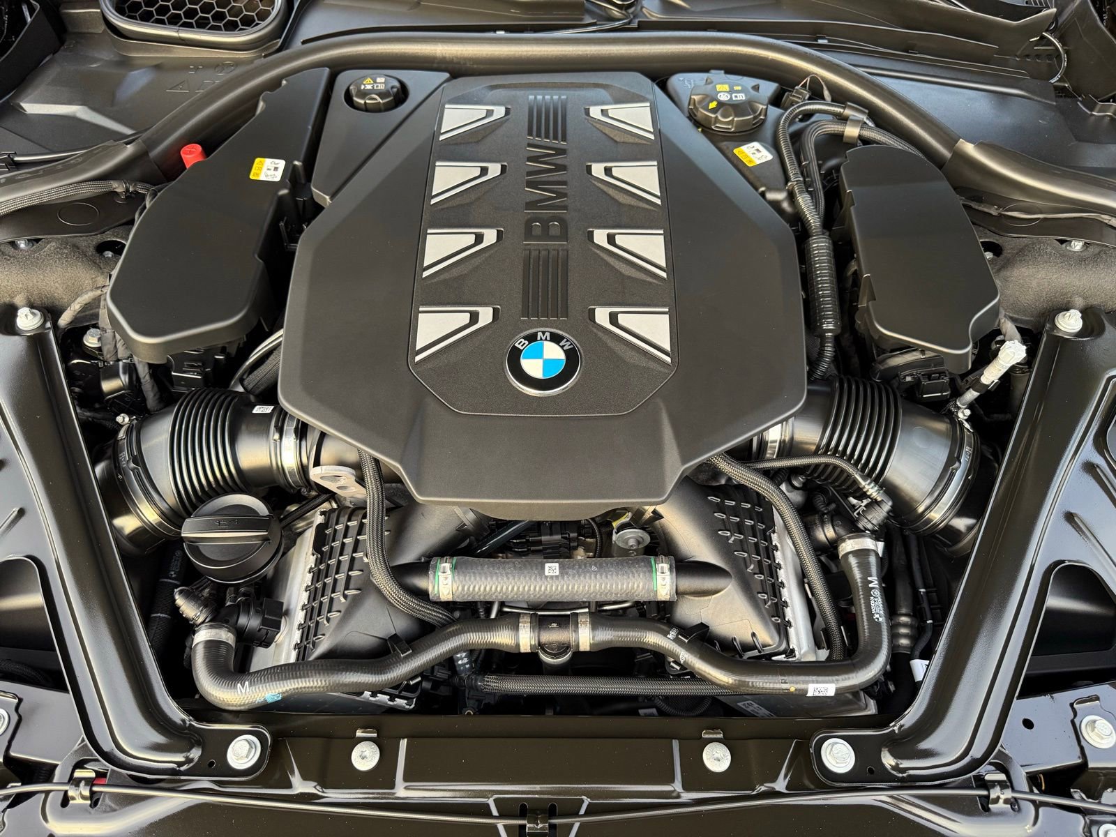 Used 2025 BMW 760i xDrive image 36