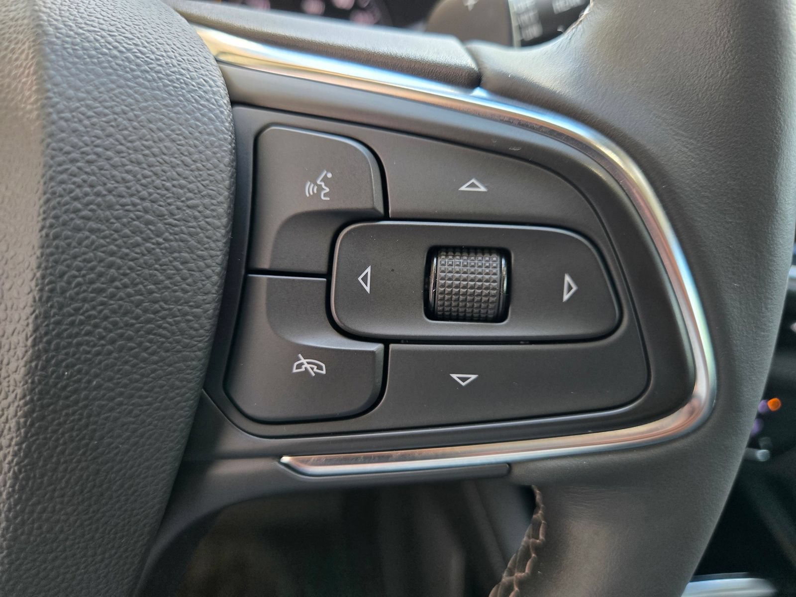 Used 2022 Buick Envision Essence w/ Technology Package II FWD image 12