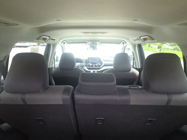 Used 2021 Toyota Highlander L FWD image 12