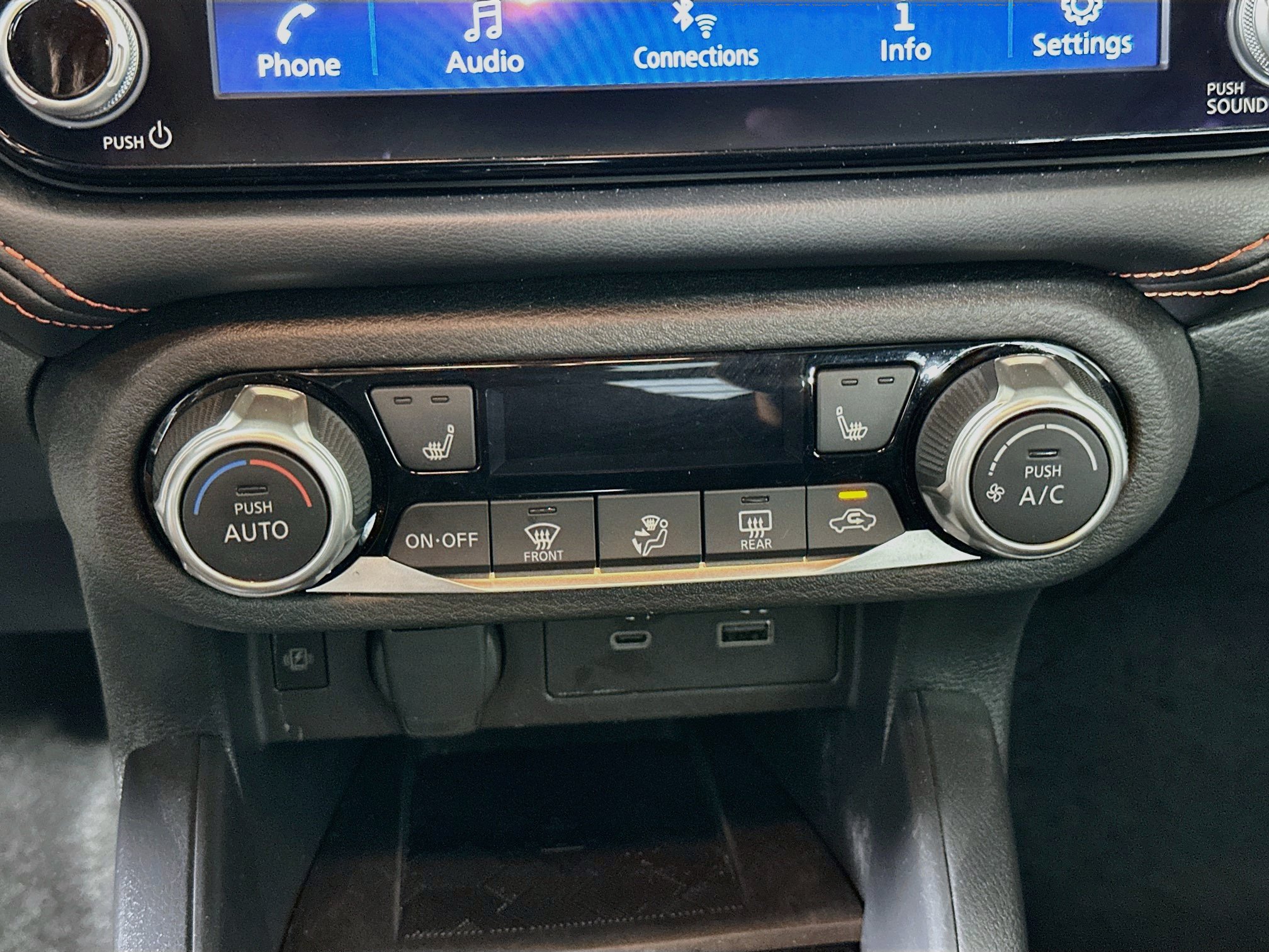 Used 2025 Nissan Versa SR FWD image 22